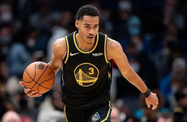 每体：梅西晚饭后去了诺坎普，今晨坐飞机前往国家队报到（每体：梅西晚餐后现身诺坎普，今晨乘机前往国家队报到）