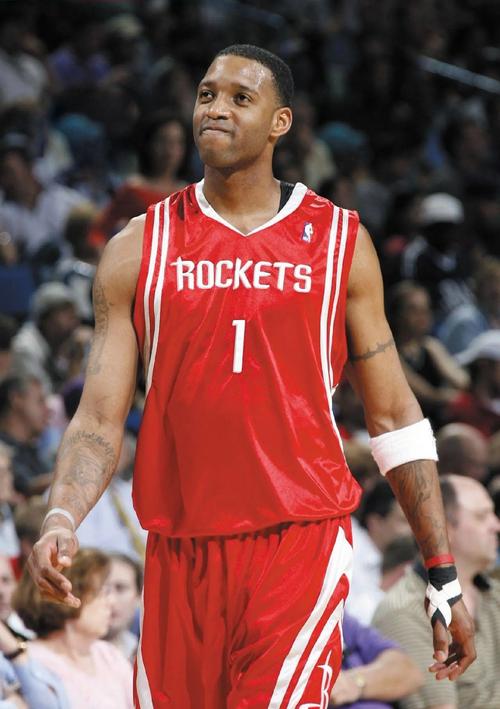 阿尔卡拉斯救球得分引热议，蒂亚福表情包成焦点（阿尔卡拉斯惊险救球掀热议，蒂亚福表情包抢镜）